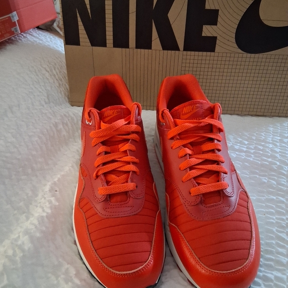 Nike Air Max 1 Men's  12.5 Shoes HQ3607 687 Gym Red/University Red/Light Crimson - Picture 4 of 9